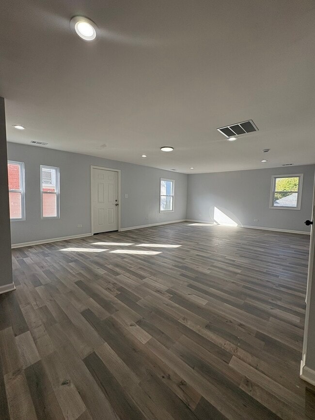 Photo - 432 W 61st Pl Unit 2r