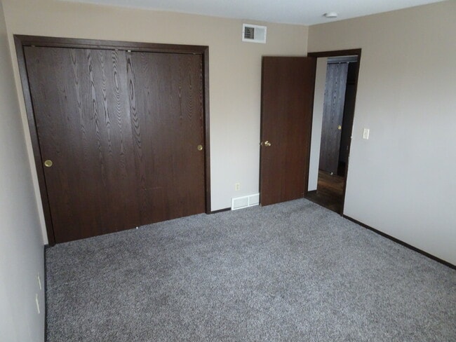 Bedroom - 404 Plaza Heights Rd Unit 4plexinMarshalltown