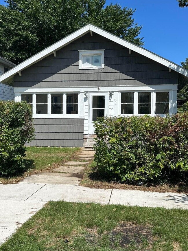 Photo - 925 E Donald St House