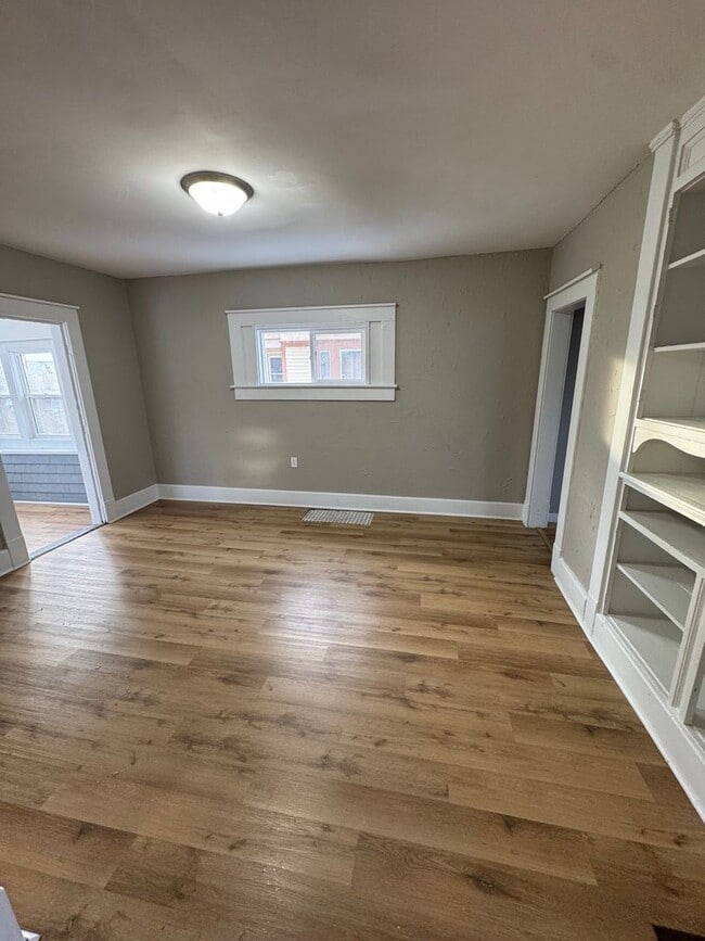 Photo - 649 W Creighton Ave