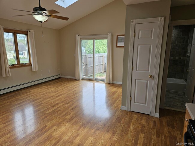 Photo - 2 Carnegie Dr