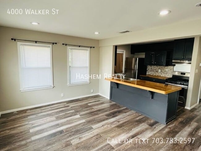 Photo - 4000 Walker St