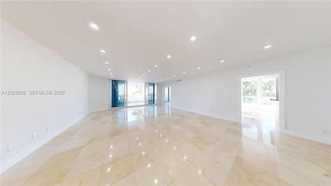 Photo - 21050 NE 38th Ave Unidad 305
