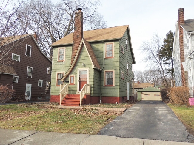 Building Photo - Impressively Renovated 4 Bedroom Cleveland Heights, Ohio Colonial for Rent!