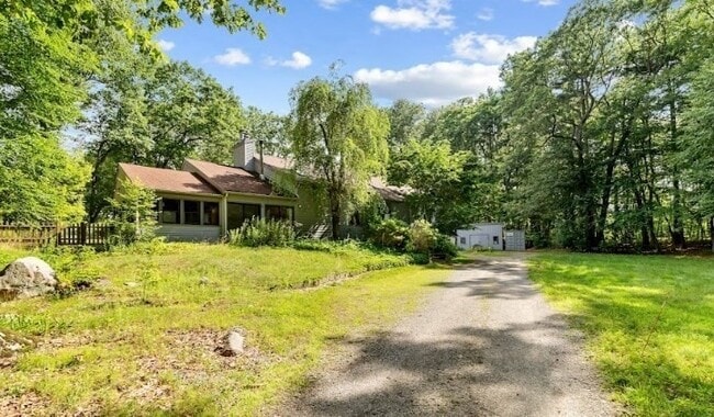 Building Photo - 118 Newtown Rd Rental