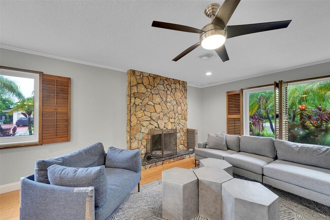 Building Photo - 1518 N Yale Dr