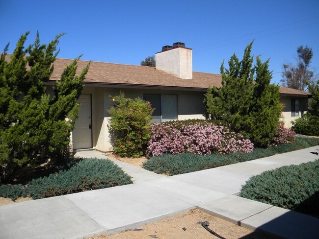 Building Photo - 15554 Bear Valley Rd Unit 1 Rental