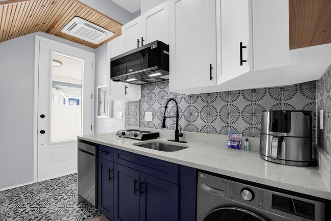 Photo - Modern, Stylish 1-Bed, 1-Bath Apartment - Electric, Water, Grounds Care, and Pest Control all Inc... Unidad LWR-A