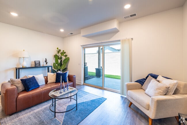 2BR, 2BA - 1,189SF - Torre - Living Area