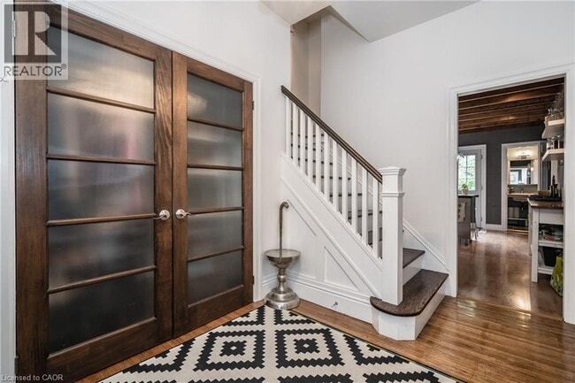 Photo - 102 Ontario Ave