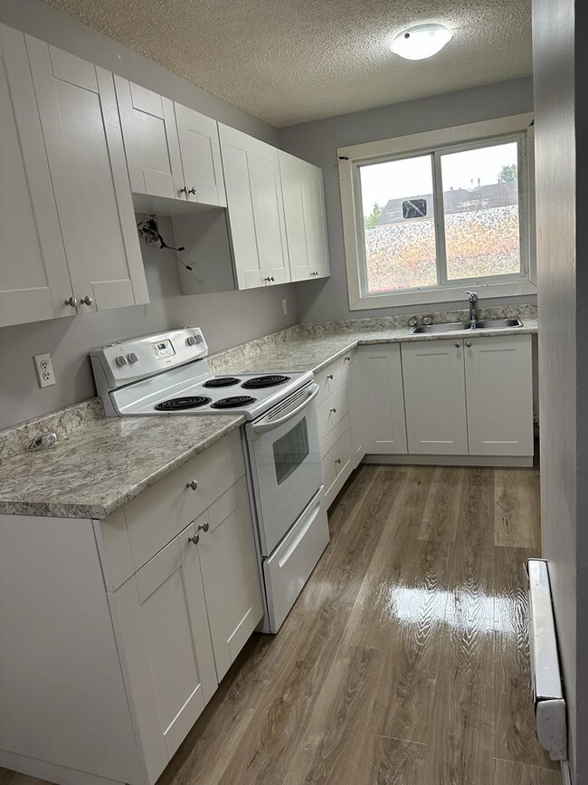 Building Photo - 2225 Oak St