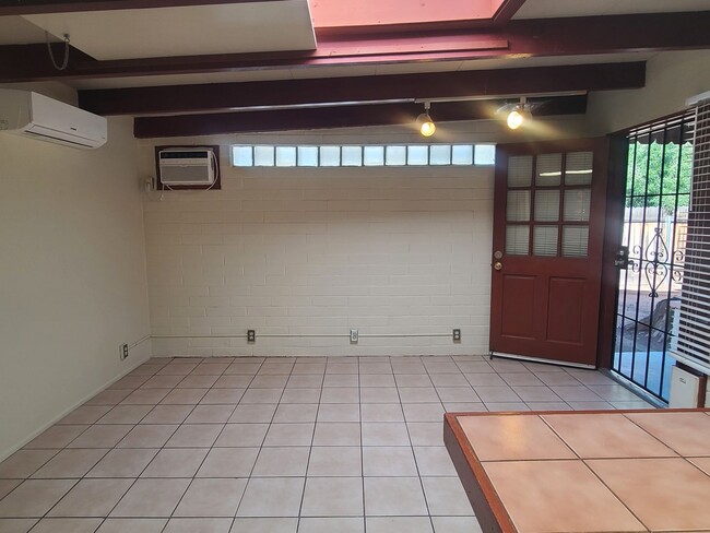 Photo - Cozy 2 bedroom 1 bathroom Unit Estrella2924-B