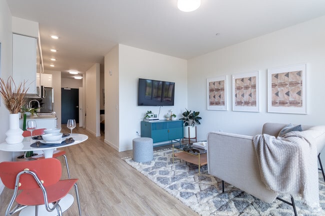 Richmond, Urban 1BR, 1BA - 563 SF