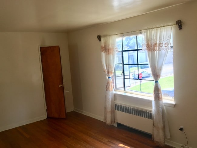 Building Photo - 1193 Overlook Ave Unit A Rental