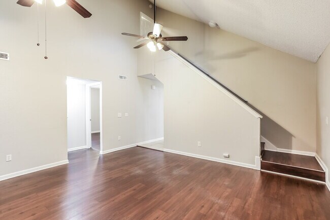 Photo - 1853 Alberta Ct N