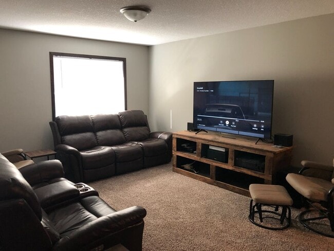 Photo - 235 3rd St SE