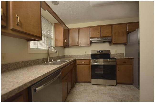 Photo - 105 Oakmont Ln