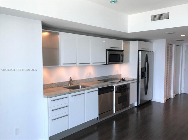 Photo - 185 SW 7th St Unidad 3806