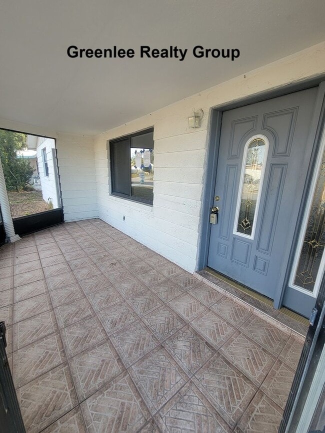 Building Photo - Spacious 3BR with bonus room and fenced yard just minutes from Tarpon Springs