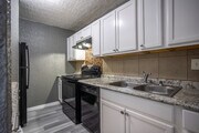 2BR, 1.5BA - 837SF - Kitchen