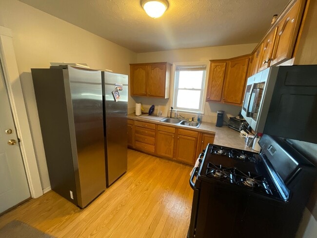 Photo - 3BR Duplex Midtown- June 1 move-in