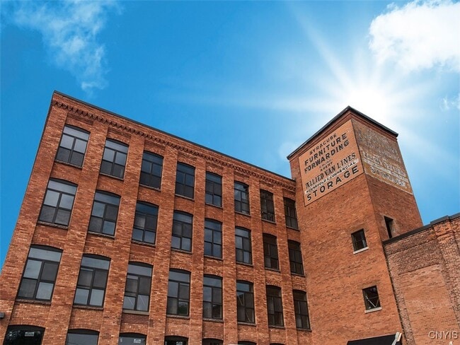 Building Photo - 800 N Clinton St