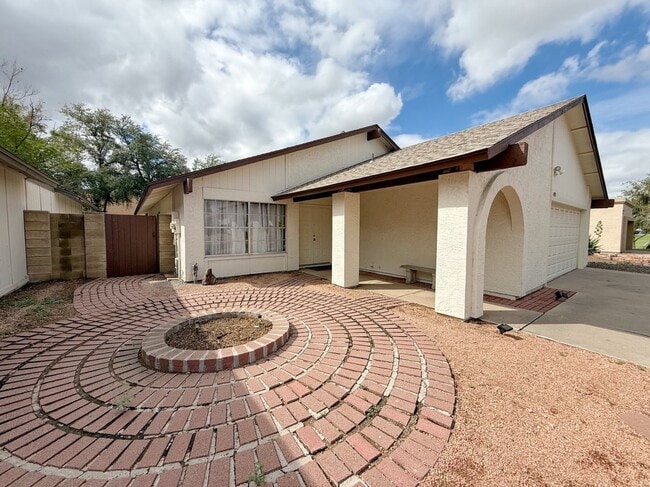 4335 W Julie Dr