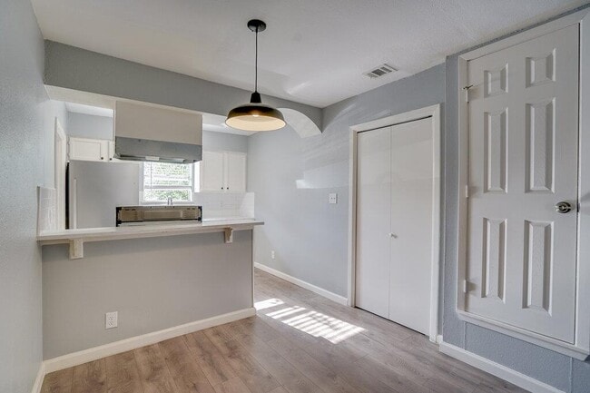 Photo - 304 John N Garner Cir