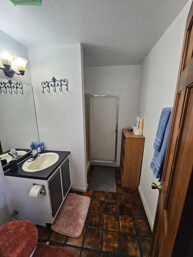 Photo - 311 E Thayer Ave