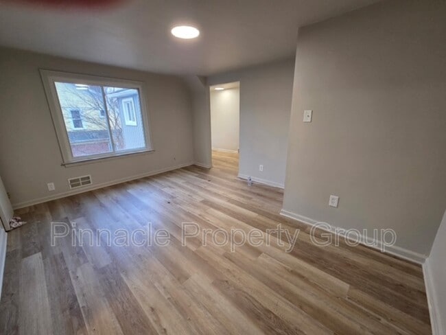 Building Photo - 834 N Leroy St