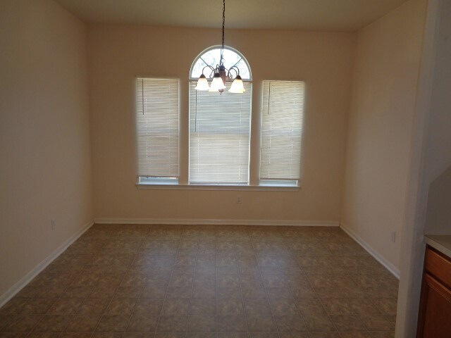 Photo - 205 Maple Ln