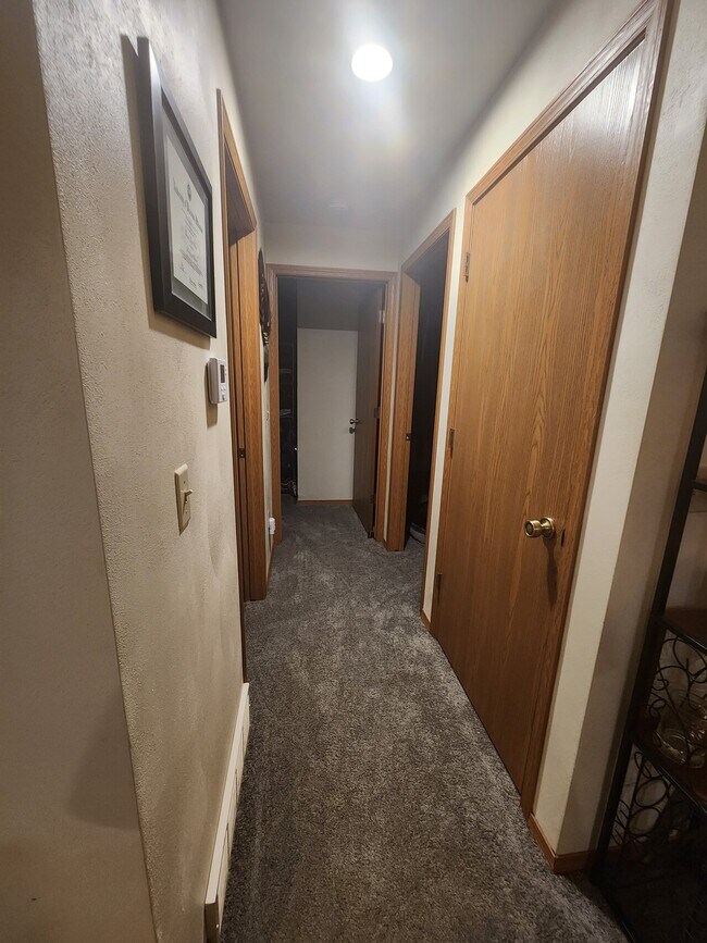 Townhouse (2 bdrm w/ 2.5 car garage, yard,... House Rental in Waupaca