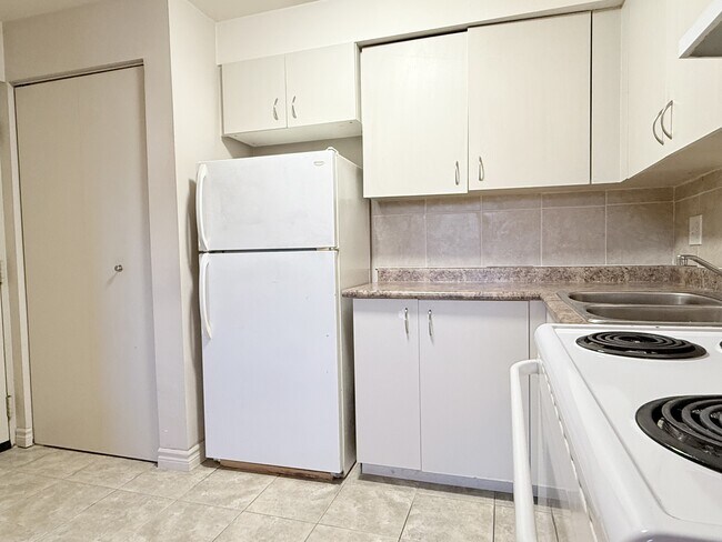 Photo - 575 Assumption St Unit 1