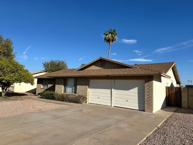 Building Photo - Newly remodeled Tempe 3 bed / 2 bath home ...