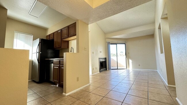 Photo - Central 2 bedroom condo, near U of A and UMC!