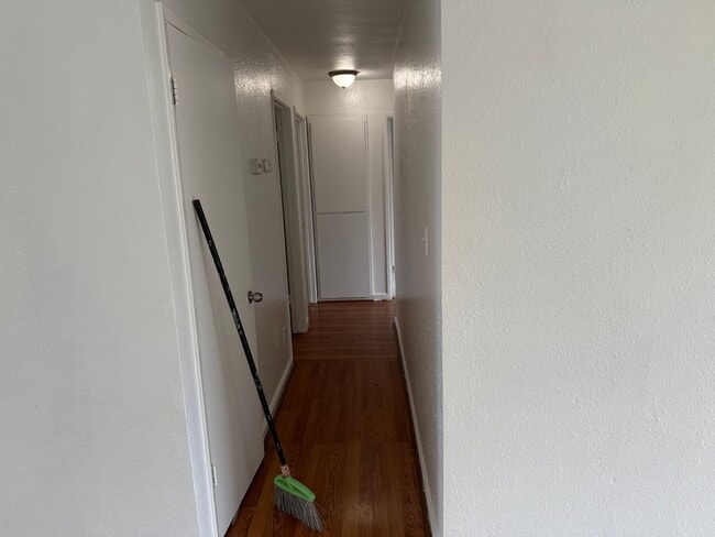 Photo - 3 bd 2bth- Ready to move in!! Easy access to shopping and FWY 99 and I-5!!!