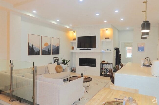 Building Photo - 94 Bunker Hill St Unit 1 Rental