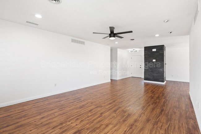 Photo - 11004 Collinwood Dr