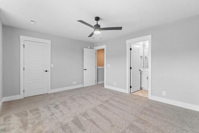 Photo - 302 Jonathan Wade Cir