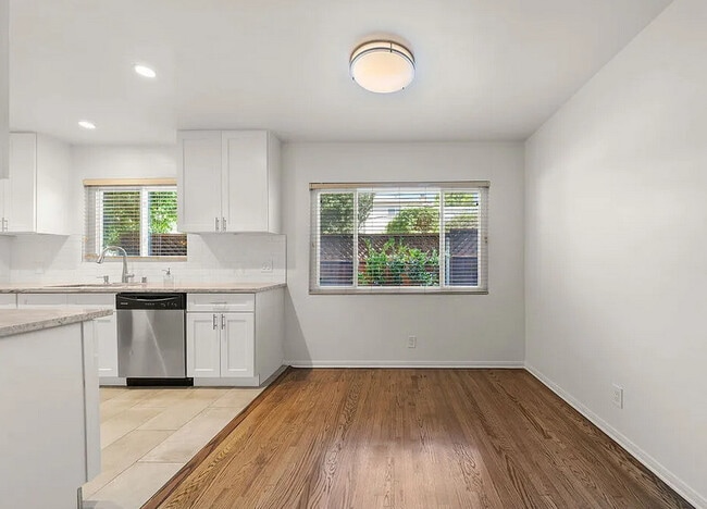 Building Photo - 1517 Harvard St Rental