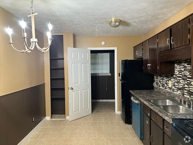 Building Photo - 116 N Lake Dr Rental