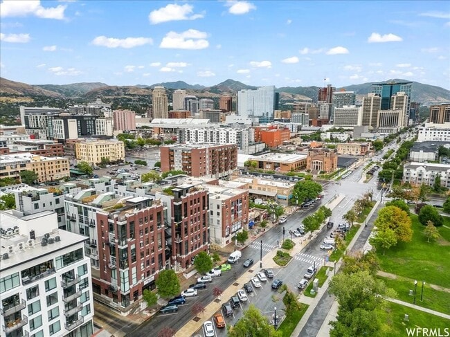 Building Photo - 360 W Broadway Unit 206