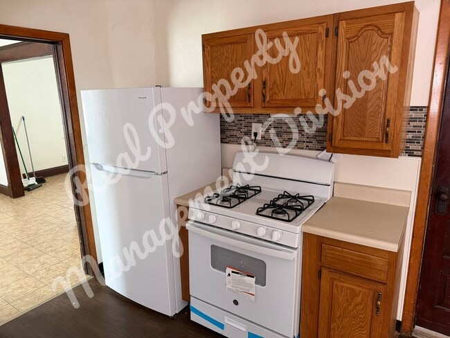 Photo - 4 Bed / 2 Bath Home – Large Yard, Basement, New Appliances!