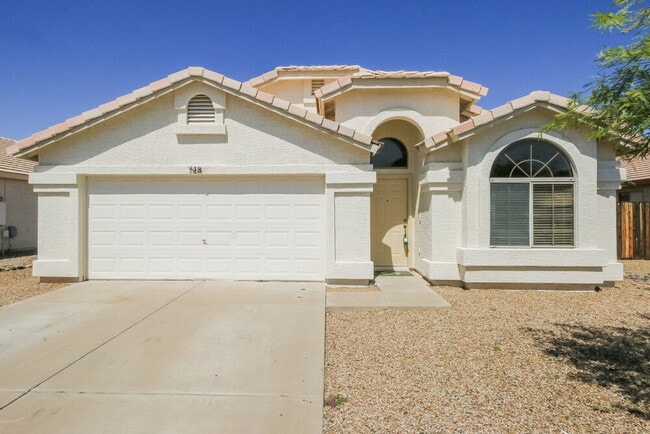 Building Photo - 748 W Dublin St