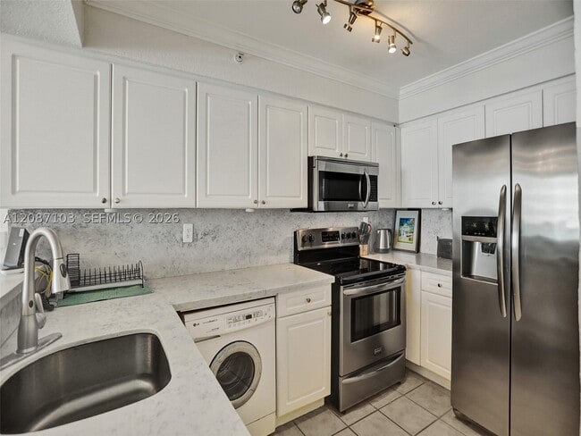 2501 S Ocean Dr Unit 505 (available now)