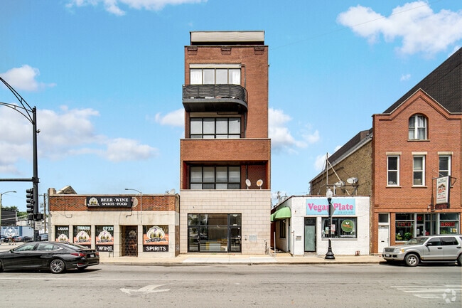 Building Photo - 1552 W Fullerton Ave Unit 3 Rental