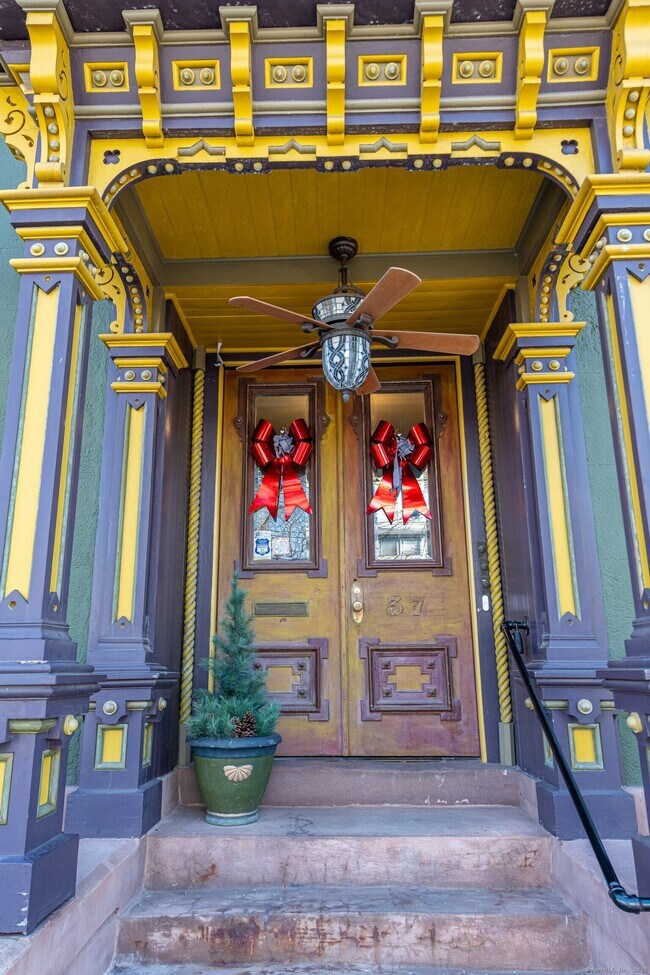 Photo - 37 E Pearl St