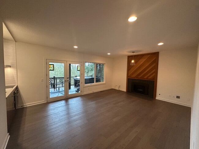 living area w/gas fireplace - 12 Partridge Ln