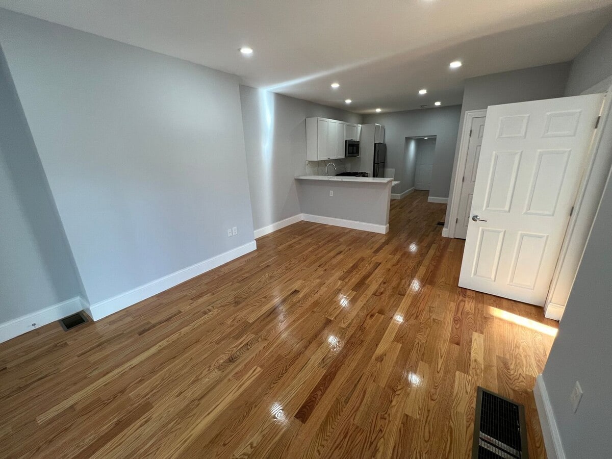 Photo - 362 Oxford St