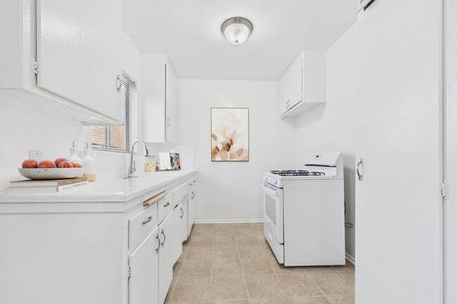 Building Photo - 6743 Whitsett Avenue